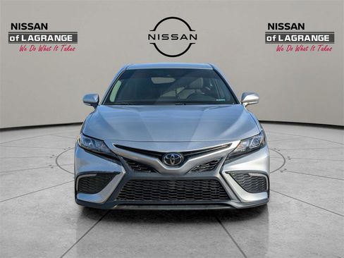 Used 2023 Toyota Camry SE image 2