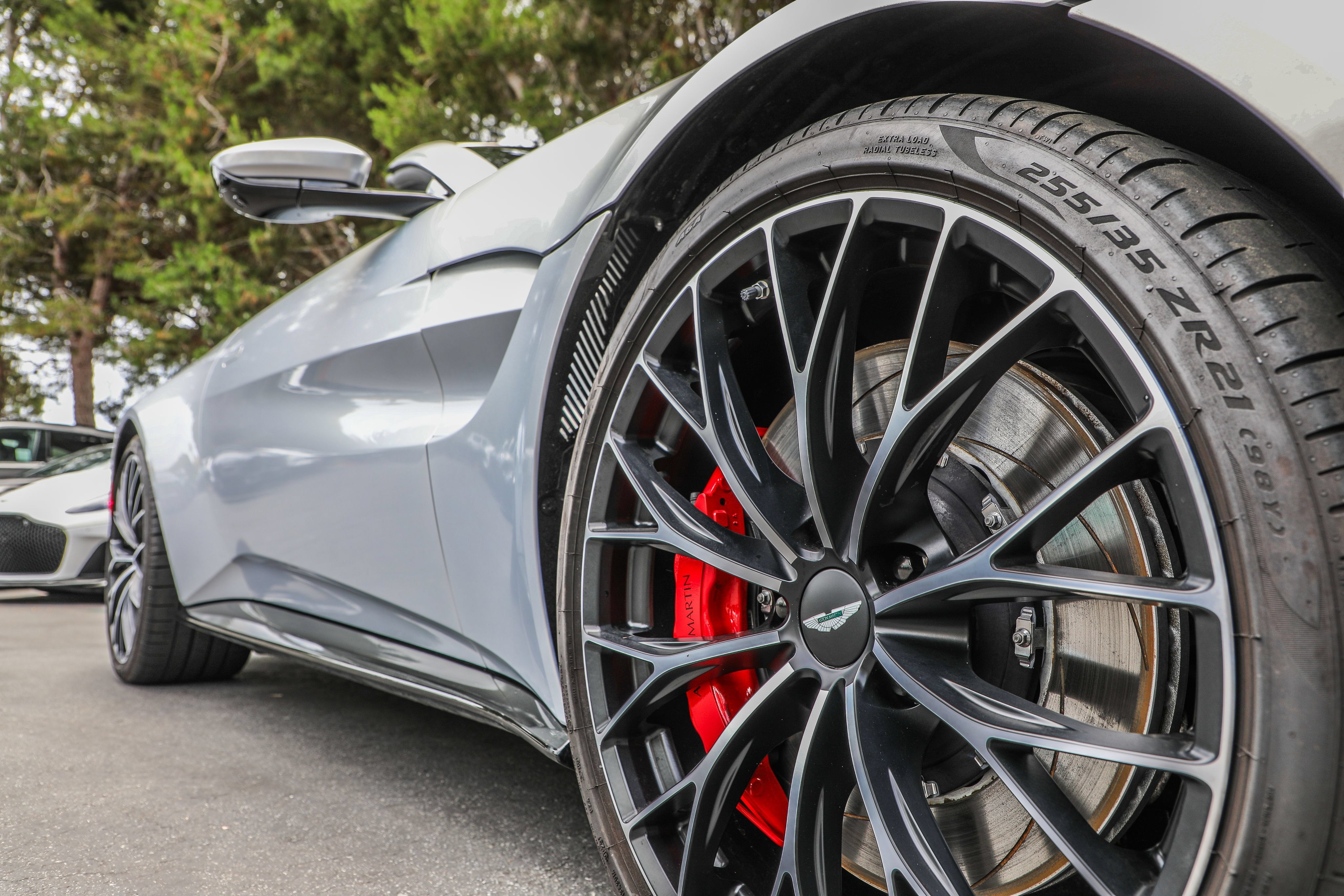 Used 2023 Aston Martin V8 Vantage Roadster RWD image 31