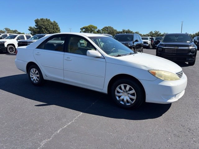 Used 2005 Toyota Camry LE FWD image 1