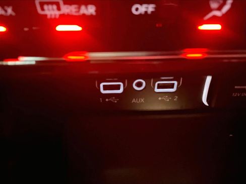 Used 2022 Jeep Grand Cherokee L Limited w/ Luxury Tech Group II image 28