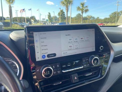 Used 2023 Toyota Highlander XLE image 28