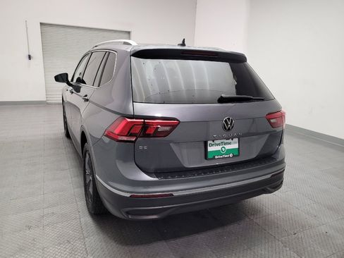 Used 2023 Volkswagen Tiguan SE w/ Panoramic Sunroof Package FWD image 6