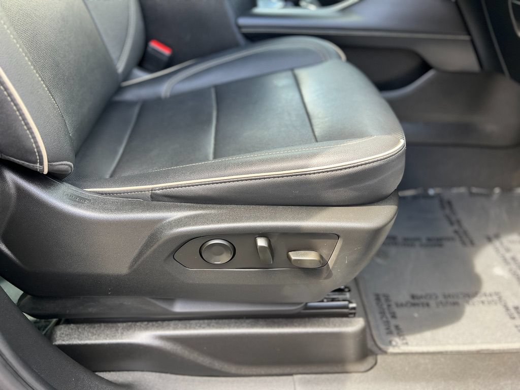 Used 2023 GMC Yukon SLT w/ Max Trailering Package AWD/4WD image 24