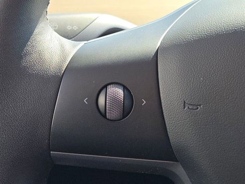 Used 2022 Tesla Model Y Long Range image 30