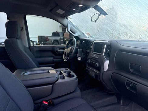 Used 2022 Chevrolet Silverado 2500 Custom w/ Custom Convenience Package AWD/4WD image 11