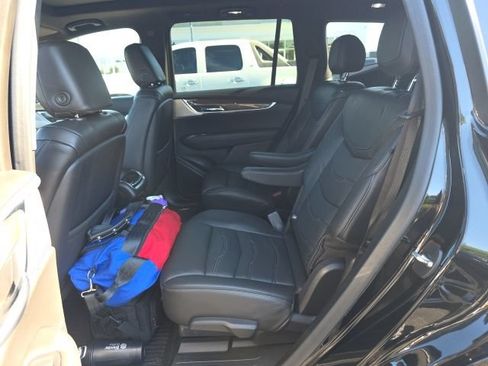 Used 2021 Cadillac XT6 Premium Luxury w/ Platinum Package AWD/4WD image 9