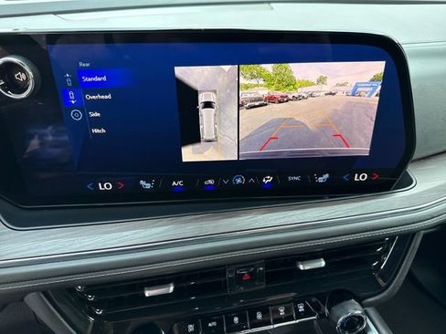 Used 2025 Chevrolet Suburban LT AWD/4WD image 20