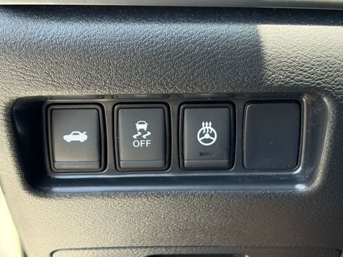 Used 2018 Nissan Maxima SR w/ Midnight Edition FWD image 8