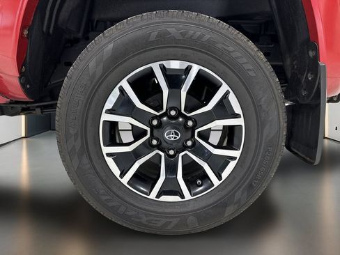Used 2020 Toyota Tacoma TRD Sport w/ Technology Package AWD/4WD image 10