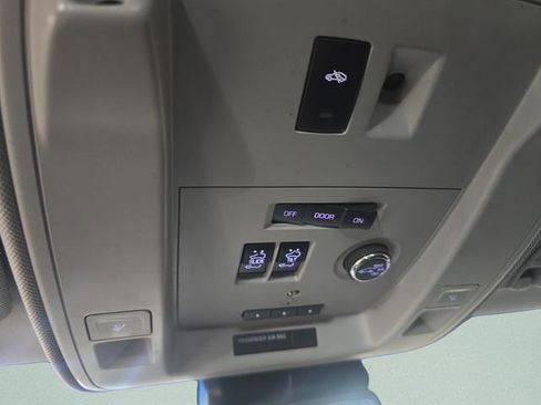 Used 2019 GMC Yukon XL Denali w/ Denali Ultimate Package AWD/4WD image 13