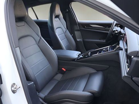 Used 2024 Porsche Panamera RWD image 19