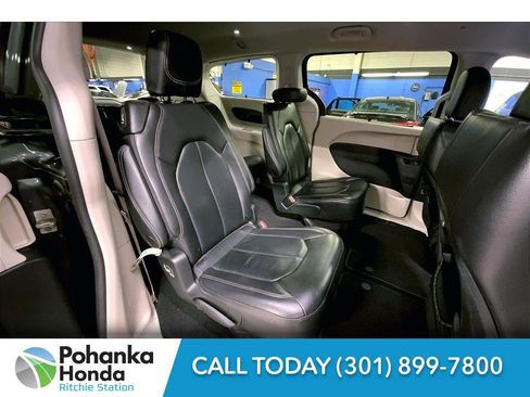 Used 2022 Chrysler Pacifica Touring-L image 20