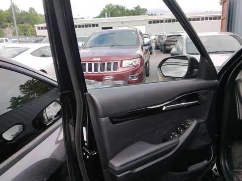 Used 2024 Kia Seltos S AWD/4WD image 5