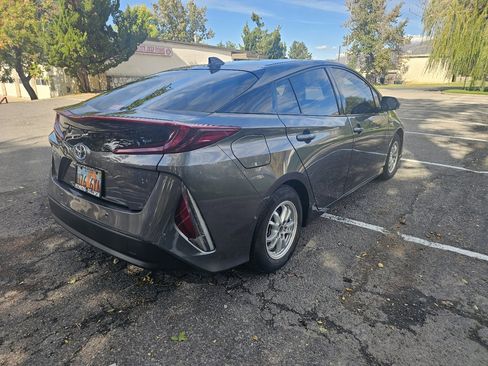 Used 2017 Toyota Prius Prime Advanced image 5
