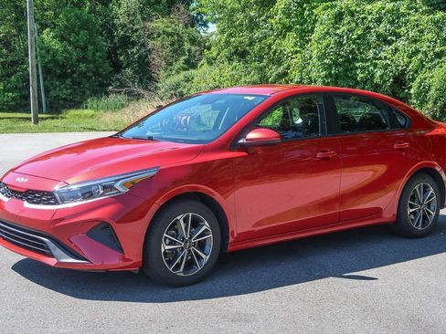 Used 2023 Kia Forte LXS FWD image 3