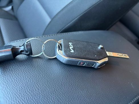Used 2025 Kia Soul LX w/ LX Technology Package FWD image 21