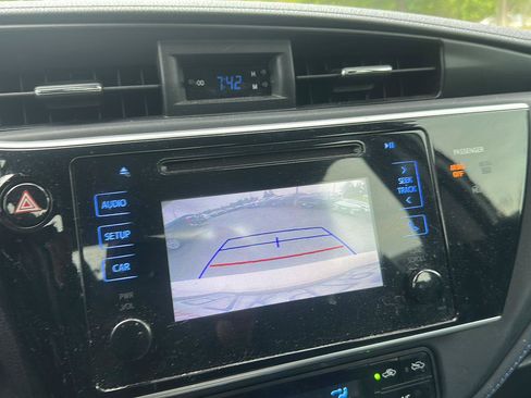 Used 2017 Toyota Corolla SE w/ Carpet Mat Package (TMS) FWD image 16