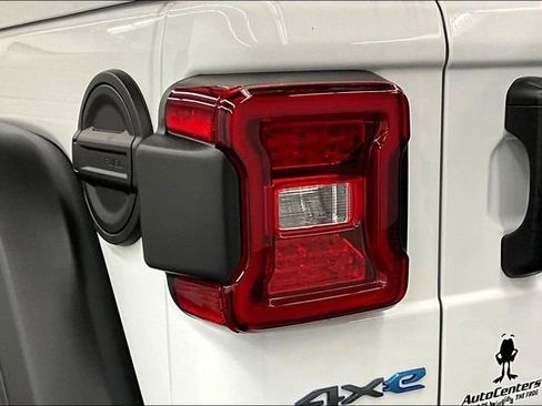 Used 2025 Jeep Wrangler Unlimited Rubicon 4xe w/ Convenience Group AWD/4WD image 36