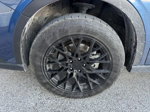 Used 2022 Subaru Outback Touring XT image 2