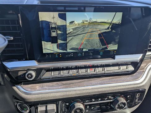 Used 2024 Chevrolet Silverado 2500 LTZ w/ LTZ Convenience Package image 16