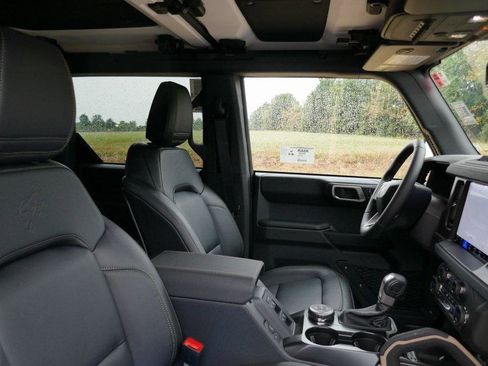 New 2025 Ford Bronco Badlands image 9