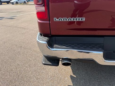 Used 2019 RAM 1500 Laramie AWD/4WD image 4