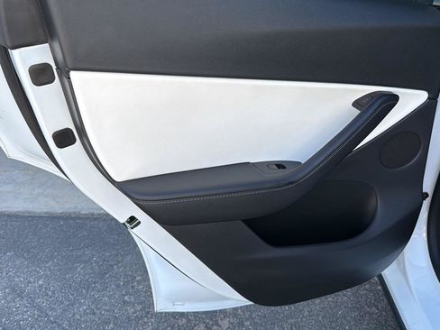 Used 2022 Tesla Model Y Performance AWD/4WD image 27