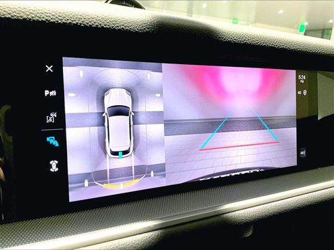 Used 2025 Porsche Cayenne image 27