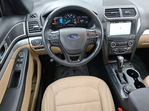 Used 2017 Ford Explorer XLT w/ Equipment Group 202A image 12