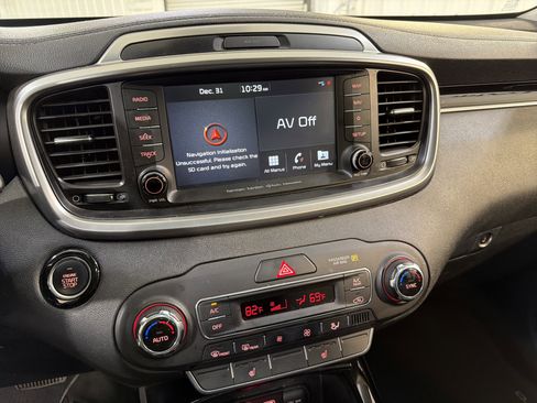 Used 2020 Kia Sorento SX image 19