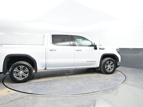 Used 2025 GMC Sierra 1500 SLT image 10