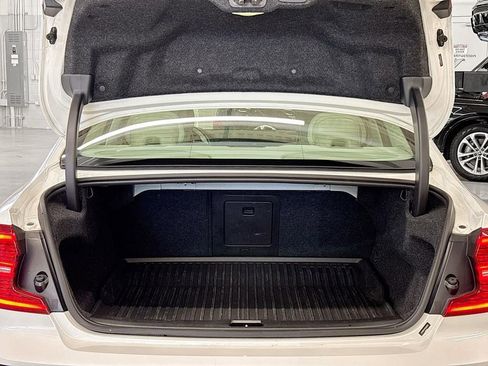 Used 2021 Volvo S60 T5 Momentum image 22