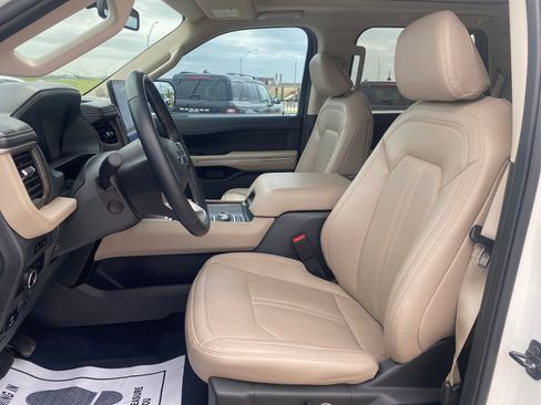 Used 2024 Ford Expedition Limited image 18