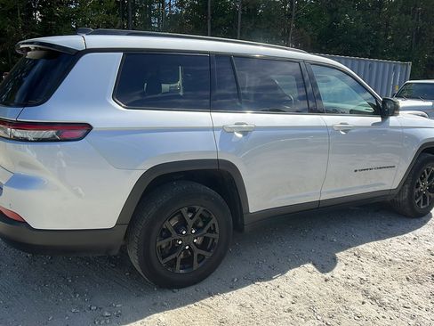 Certified 2024 Jeep Grand Cherokee L Laredo image 8