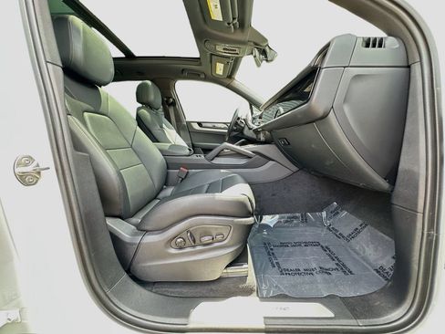 Certified 2026 Porsche Cayenne AWD/4WD image 30