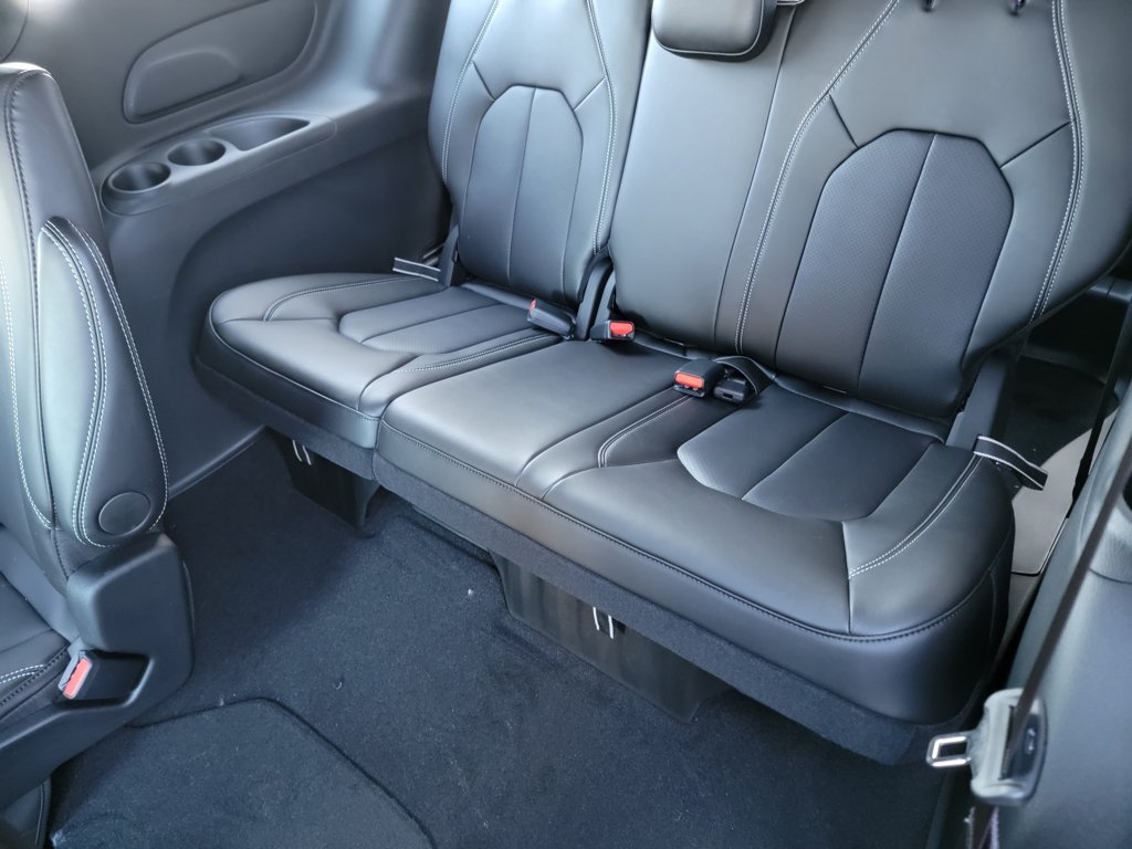 New 2026 Chrysler Pacifica Select FWD image 12