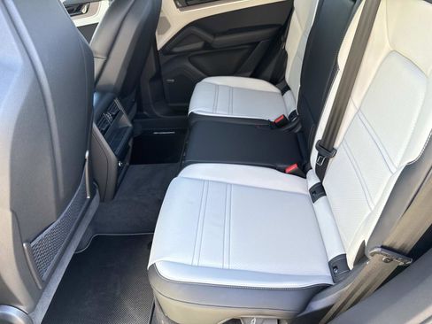 Certified 2025 Porsche Cayenne S image 23