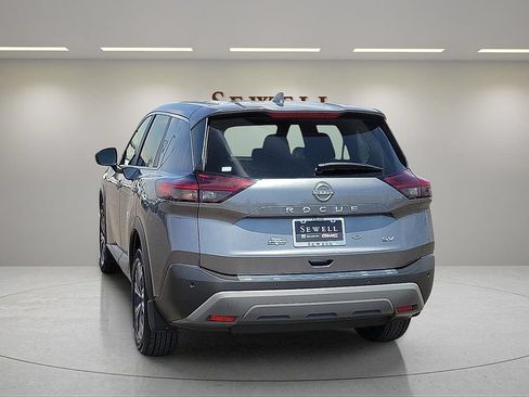 Used 2023 Nissan Rogue SV FWD image 3