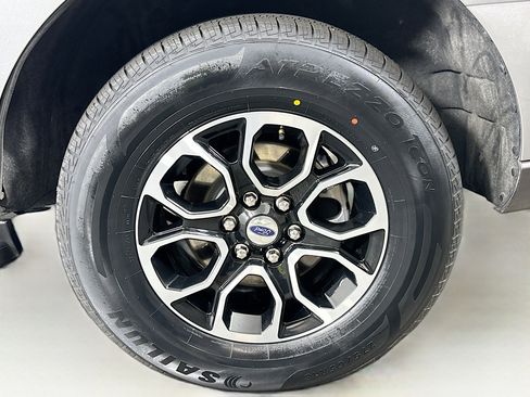 Used 2024 Ford Expedition XLT image 11