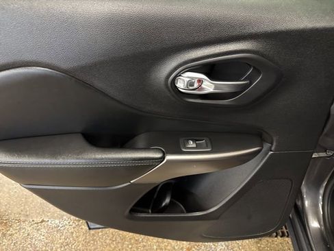 Used 2020 Jeep Cherokee Limited AWD/4WD image 20