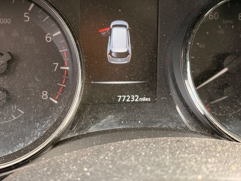Used 2017 Nissan Rogue S AWD/4WD image 9