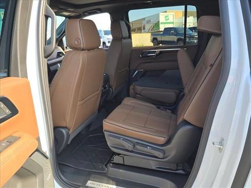New 2026 Chevrolet Suburban High Country AWD/4WD image 17