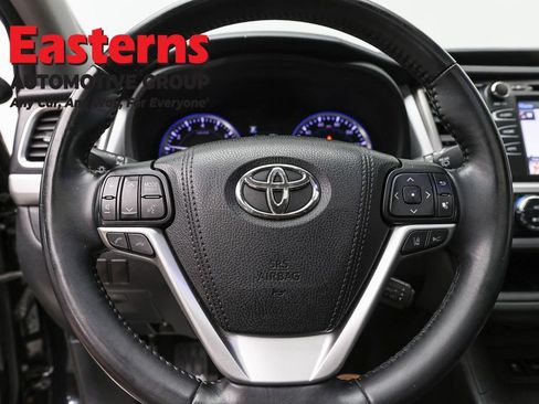 Used 2018 Toyota Highlander SE AWD/4WD image 10