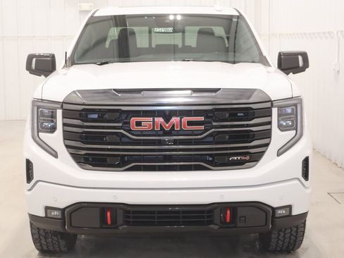 Used 2023 GMC Sierra 1500 AT4 w/ AT4 Preferred Package image 5