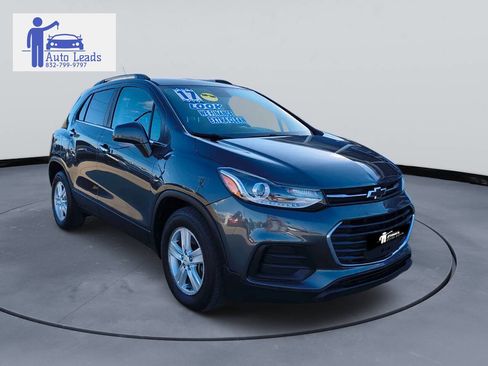 Used 2017 Chevrolet Trax LT w/ LT Convenience Package image 2