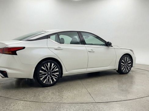 Used 2025 Nissan Altima 2.5 SV image 9