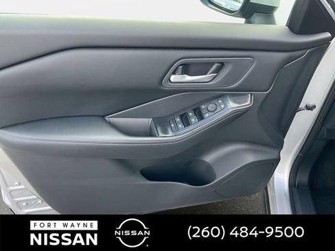 Used 2025 Nissan Rogue SV AWD/4WD image 26
