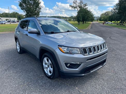 Used 2021 Jeep Compass Latitude FWD image 7