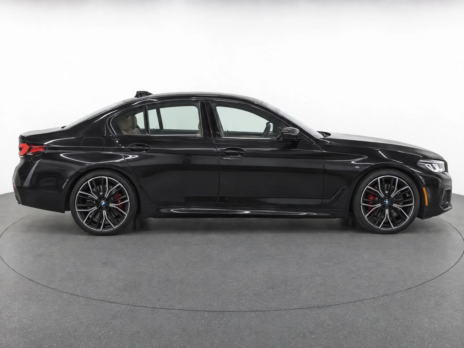 Used 2023 BMW 530i w/ M Sport Package RWD image 4