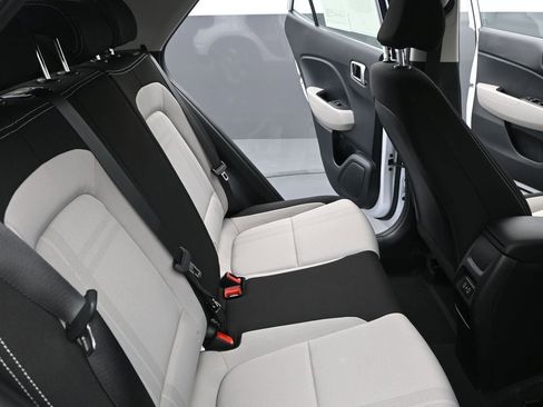 Certified 2025 Hyundai Venue SEL image 29